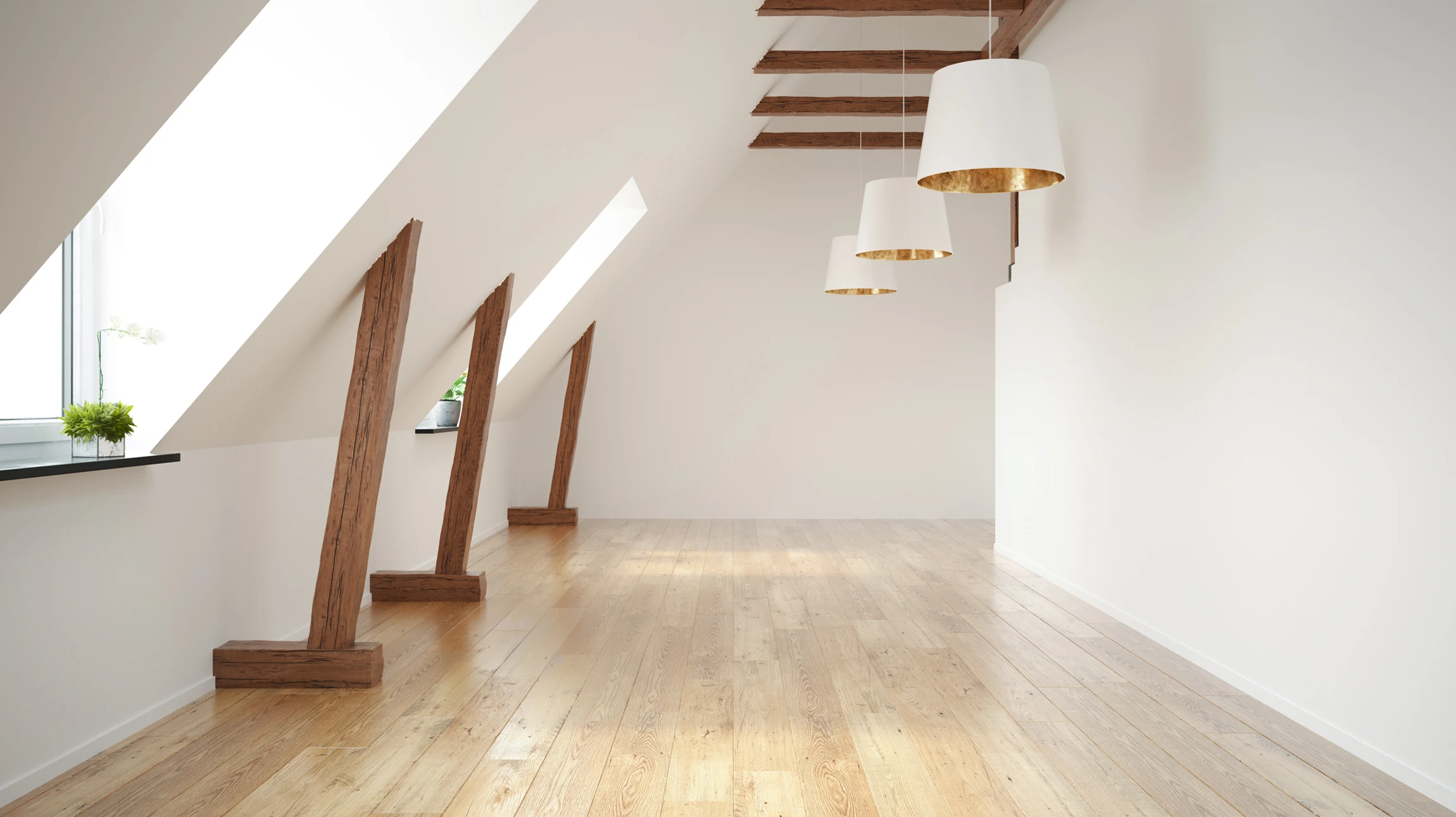 Pièce mansardée vide avec parquet en bois massif et murs blancs