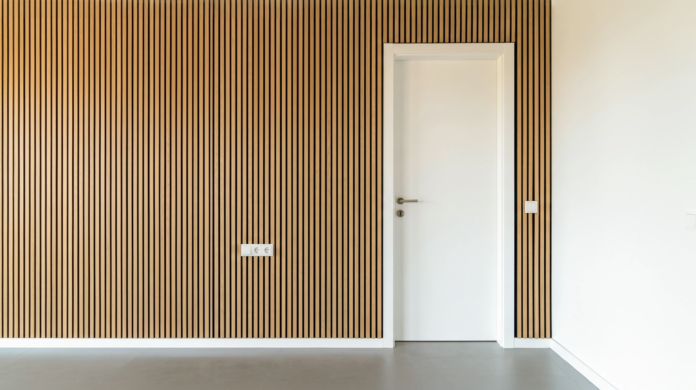 Intérieur en cours de rénovation avec plafond suspendu en construction